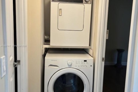 Condo in Sunrise, Florida, 2 bedrooms № 1995667 - photo 17