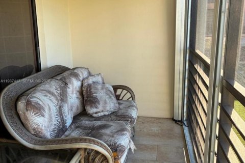 Condo in Sunrise, Florida, 2 bedrooms № 1995667 - photo 22