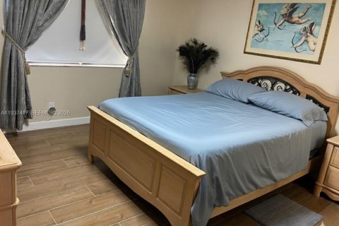 Condo in Sunrise, Florida, 2 bedrooms № 1995667 - photo 12