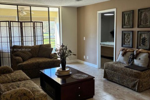 Condo in Sunrise, Florida, 2 bedrooms № 1995667 - photo 8