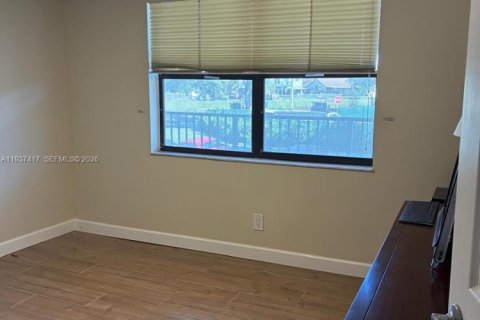 Condo in Sunrise, Florida, 2 bedrooms № 1995667 - photo 18