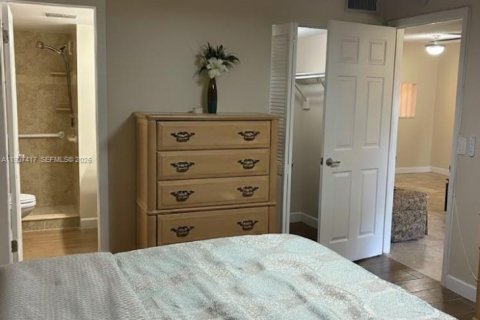 Condo in Sunrise, Florida, 2 bedrooms № 1995667 - photo 14
