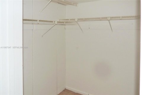 Condo in Oakland Park, Florida, 1 bedroom № 2244192 - photo 15