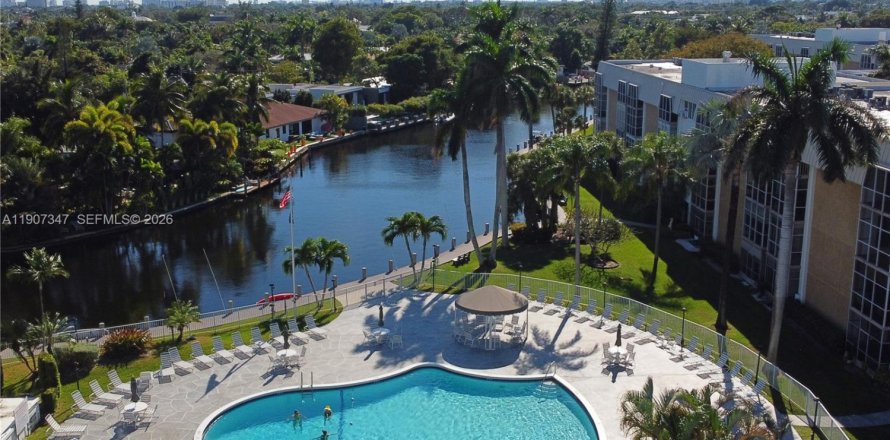 Condo in Oakland Park, Florida, 1 bedroom № 2244192