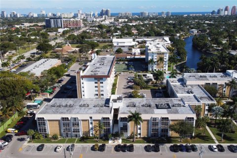 Condo in Oakland Park, Florida, 1 bedroom № 2244192 - photo 6