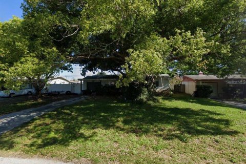 House in New Port Richey, Florida 2 bedrooms, 80.27 sq.m. № 1852771 - photo 1