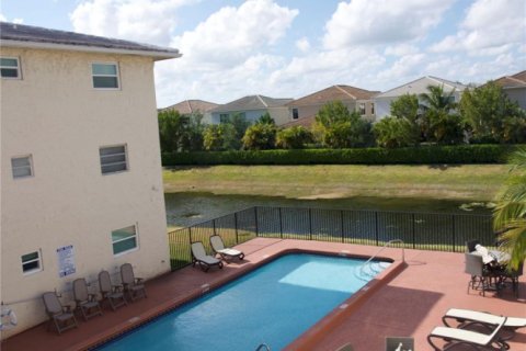 Condo in Coral Springs, Florida, 2 bedrooms  № 1160517 - photo 1