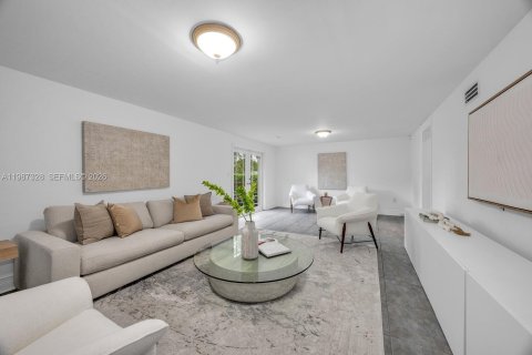 Casa en venta en Miami, Florida, 3 dormitorios, 208.94 m2 № 2065010 - foto 12
