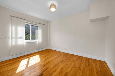 Casa en venta en Miami, Florida, 3 dormitorios, 208.94 m2 № 2065010 - foto 20