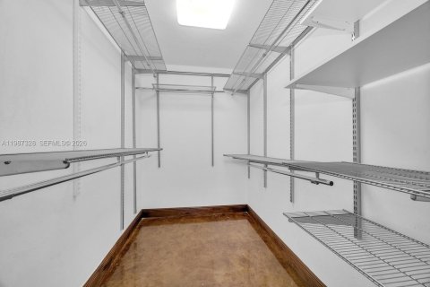 Casa en venta en Miami, Florida, 3 dormitorios, 208.94 m2 № 2065010 - foto 19