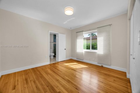 Casa en venta en Miami, Florida, 3 dormitorios, 208.94 m2 № 2065010 - foto 22