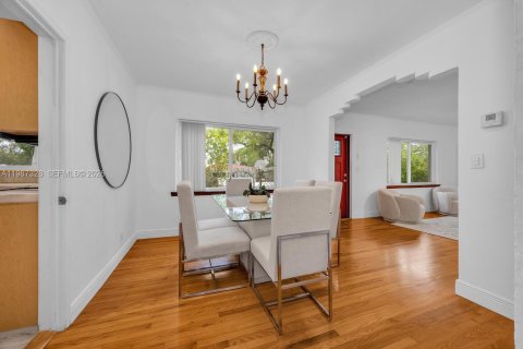 Casa en venta en Miami, Florida, 3 dormitorios, 208.94 m2 № 2065010 - foto 7