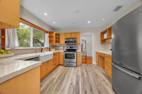 Casa en venta en Miami, Florida, 3 dormitorios, 208.94 m2 № 2065010 - foto 9