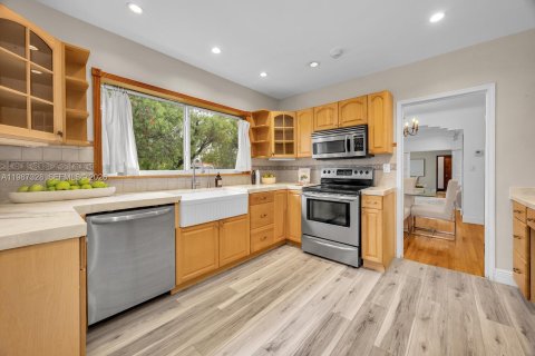 Casa en venta en Miami, Florida, 3 dormitorios, 208.94 m2 № 2065010 - foto 10