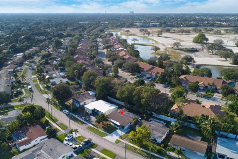 Casa en venta en Sunrise, Florida, 2 dormitorios, 136.47 m2 № 1988283 - foto 20