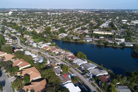 Casa en venta en Sunrise, Florida, 2 dormitorios, 136.47 m2 № 1988283 - foto 22