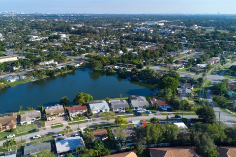 Casa en venta en Sunrise, Florida, 2 dormitorios, 136.47 m2 № 1988283 - foto 17