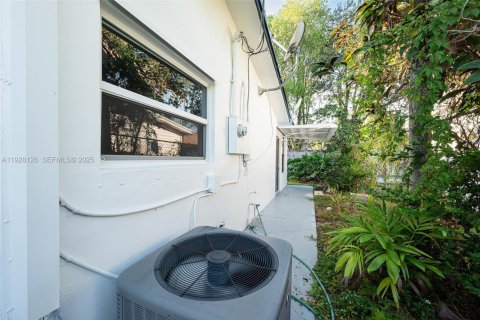 Casa en venta en Sunrise, Florida, 2 dormitorios, 136.47 m2 № 1988283 - foto 3