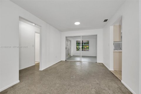 Casa en venta en Sunrise, Florida, 2 dormitorios, 136.47 m2 № 1988283 - foto 2