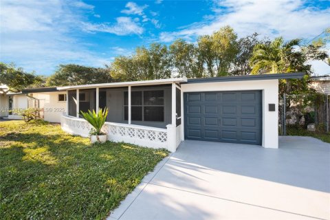 Casa en venta en Sunrise, Florida, 2 dormitorios, 136.47 m2 № 1988283 - foto 1