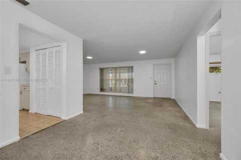 Casa en venta en Sunrise, Florida, 2 dormitorios, 136.47 m2 № 1988283 - foto 19