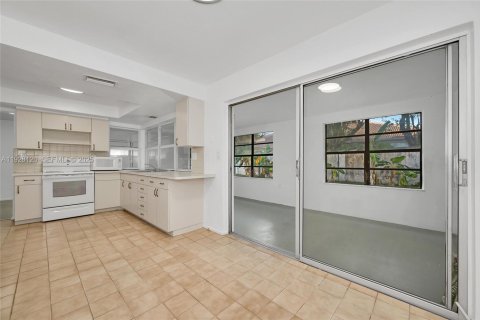 Casa en venta en Sunrise, Florida, 2 dormitorios, 136.47 m2 № 1988283 - foto 9