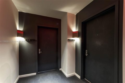 Condo in Miami, Florida, 3 bedrooms  № 1861938 - photo 13