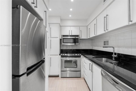 Copropriété à vendre à Miami Beach, Floride: 1 chambre, 79.15 m2 № 2153000 - photo 10