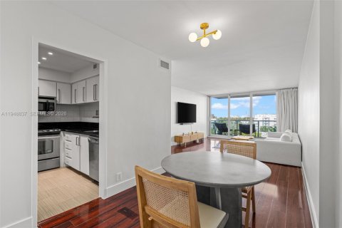 Copropriété à vendre à Miami Beach, Floride: 1 chambre, 79.15 m2 № 2153000 - photo 6