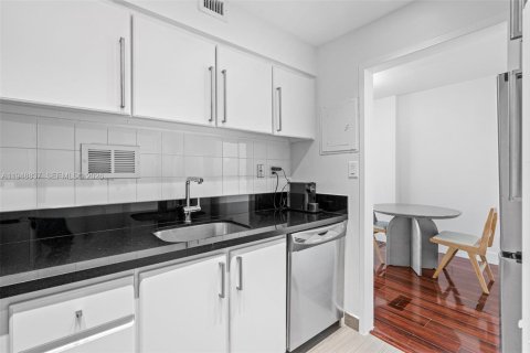 Copropriété à vendre à Miami Beach, Floride: 1 chambre, 79.15 m2 № 2153000 - photo 14