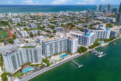 Copropriété à vendre à Miami Beach, Floride: 1 chambre, 79.15 m2 № 2153000 - photo 2