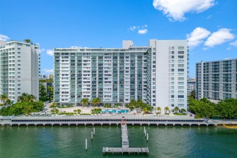 Copropriété à vendre à Miami Beach, Floride: 1 chambre, 79.15 m2 № 2153000 - photo 1
