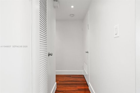 Copropriété à vendre à Miami Beach, Floride: 1 chambre, 79.15 m2 № 2153000 - photo 17
