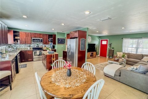 House in LaBelle, Florida 3 bedrooms, 124.86 sq.m. № 1862156 - photo 13