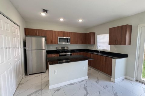 Touwnhouse à louer à Florida City, Floride: 2 chambres, 118.45 m2 № 2029032 - photo 2