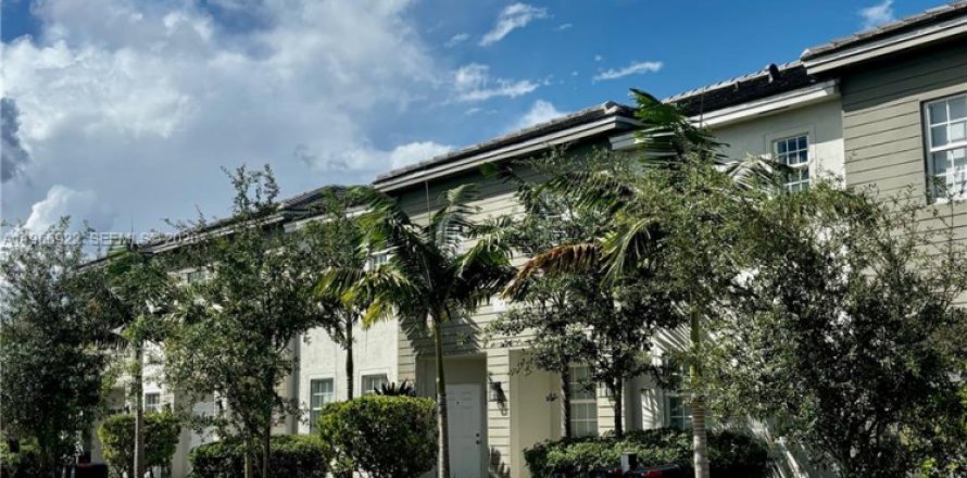 Touwnhouse à Florida City, Floride 2 chambres, 118.45 m2 № 2029032