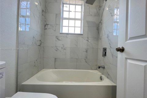 Touwnhouse à louer à Florida City, Floride: 2 chambres, 118.45 m2 № 2029032 - photo 8