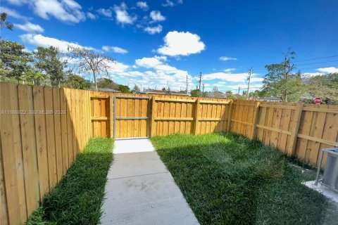 Touwnhouse à louer à Florida City, Floride: 2 chambres, 118.45 m2 № 2029032 - photo 11