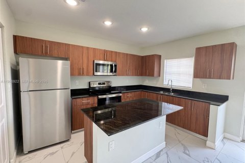 Touwnhouse à louer à Florida City, Floride: 2 chambres, 118.45 m2 № 2029032 - photo 3