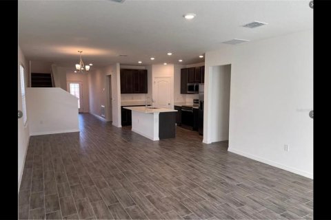 House in Davenport, Florida 5 bedrooms, 200.2 sq.m. № 1565966 - photo 8