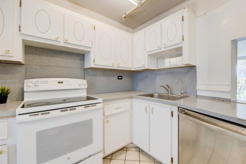 Condo in Miami, Florida, 1 bedroom  № 2057941 - photo 18
