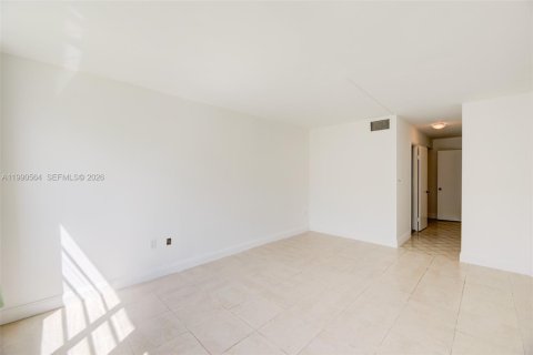 Condo in Miami, Florida, 1 bedroom  № 2057941 - photo 22