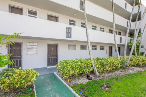 Condo in Miami, Florida, 1 bedroom  № 2057941 - photo 4