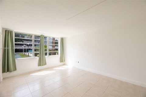 Condo in Miami, Florida, 1 bedroom  № 2057941 - photo 20