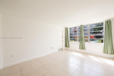 Condo in Miami, Florida, 1 bedroom  № 2057941 - photo 21