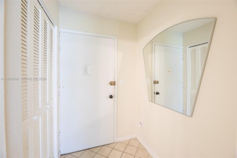 Condo in Miami, Florida, 1 bedroom  № 2057941 - photo 26