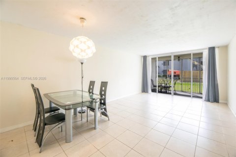 Condo in Miami, Florida, 1 bedroom  № 2057941 - photo 6