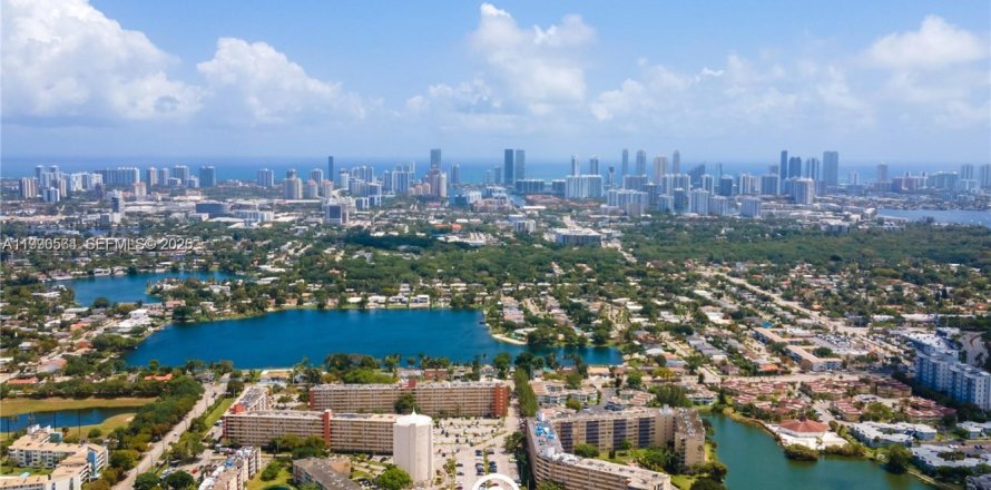 Condo in Miami, Florida, 1 bedroom  № 2057941