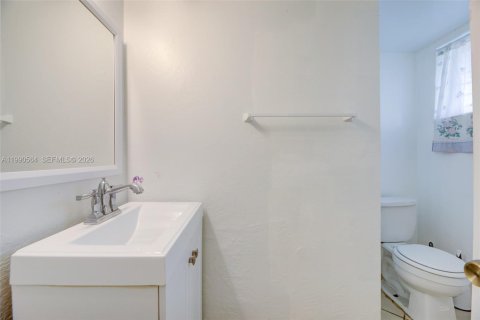 Condo in Miami, Florida, 1 bedroom  № 2057941 - photo 25