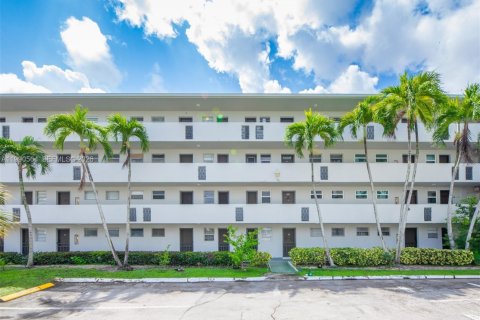 Condo in Miami, Florida, 1 bedroom  № 2057941 - photo 3